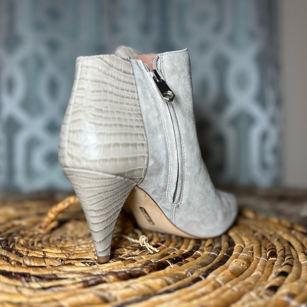 Women’s Size 9.5 Booties Heels Pointed Toe Gray Snake Print Leather Loise et Cie - Picture 7 of 16